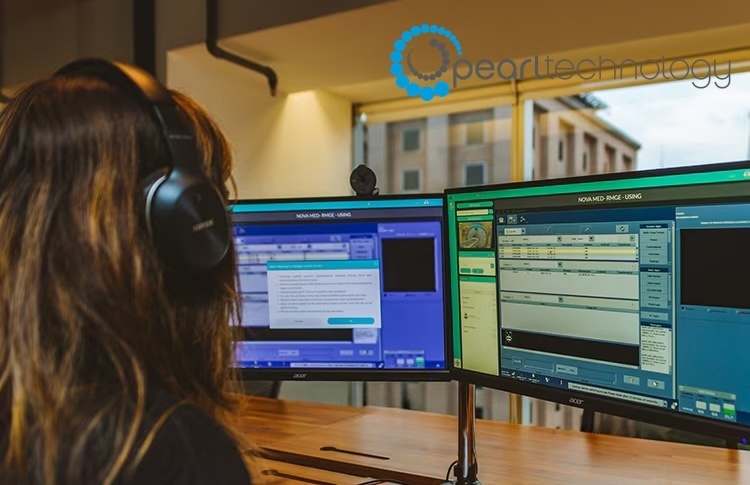 Remote scanning workstation with several screens and a headset